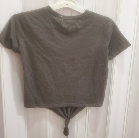 NWT Charcoal crop top with short sleeves and knot in front from On Fire size S. - Picture 5 of 5